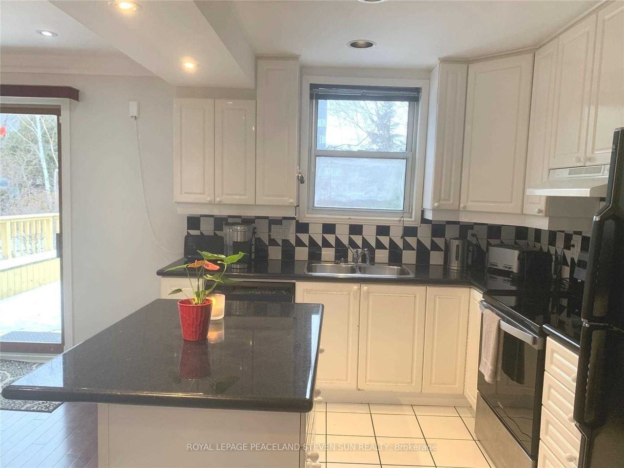 76 Glenvale Boulevard - Photo 3 of 16