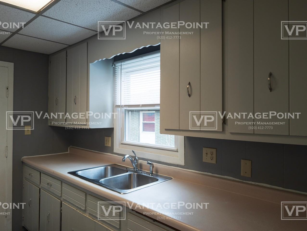 2548 Shawano Ave Uppr - Photo 2 of 16