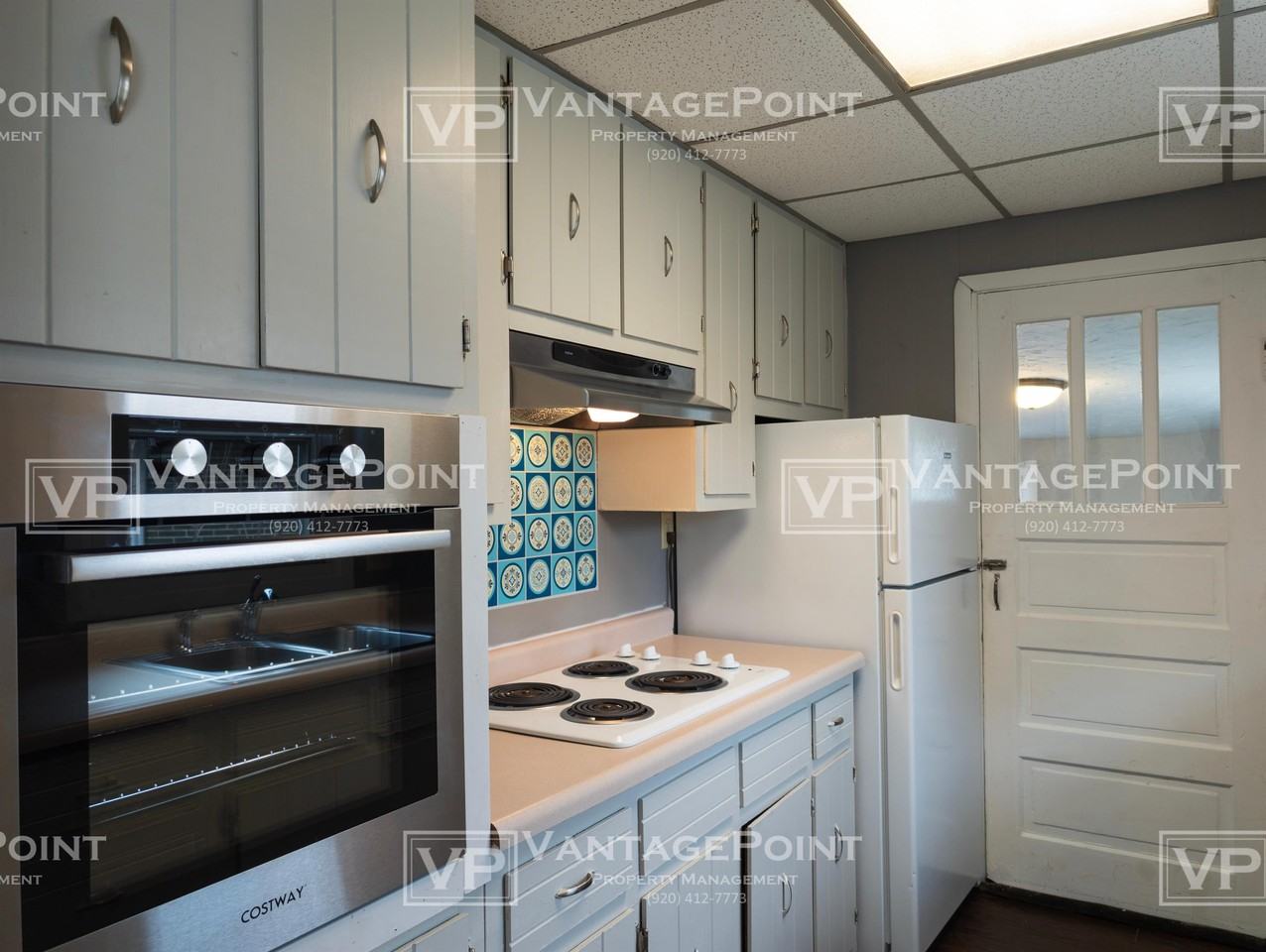 2548 Shawano Ave Uppr - Photo 3 of 16