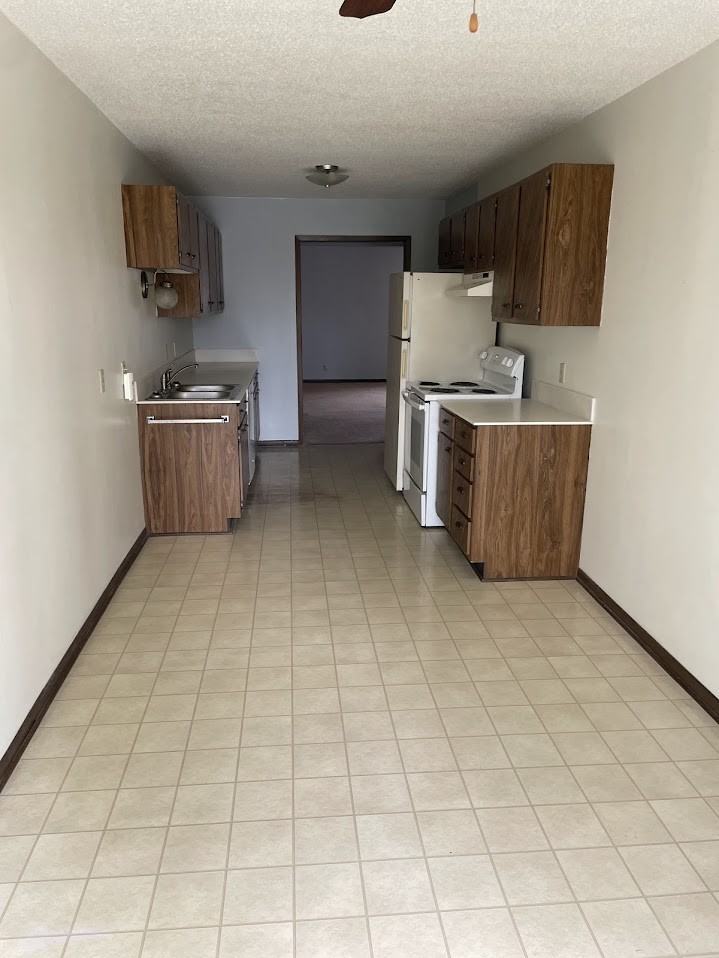 524 Breezy Point Dr #8 - Photo 2 of 6