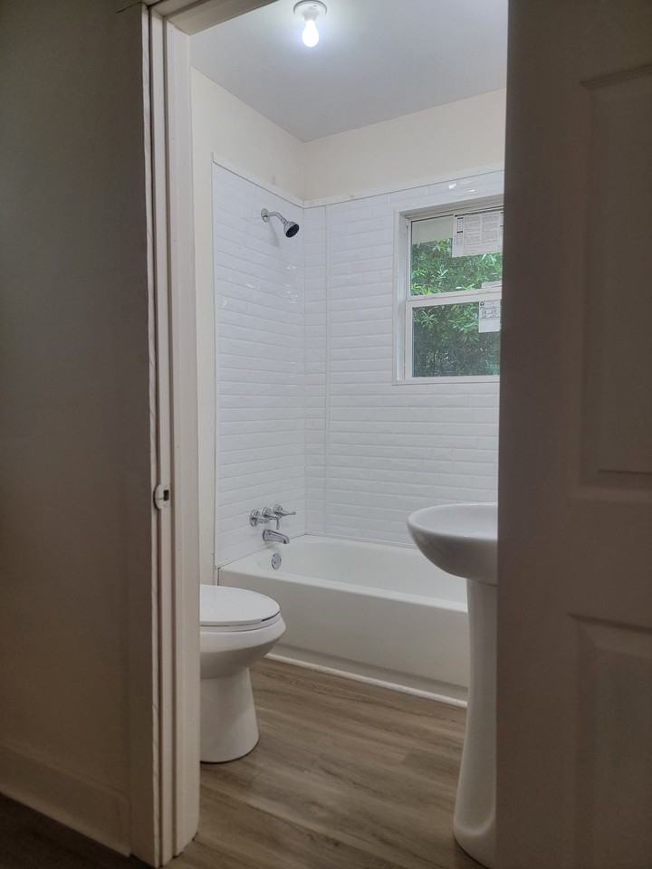 131 W Second Ave #C - Photo 4 of 6