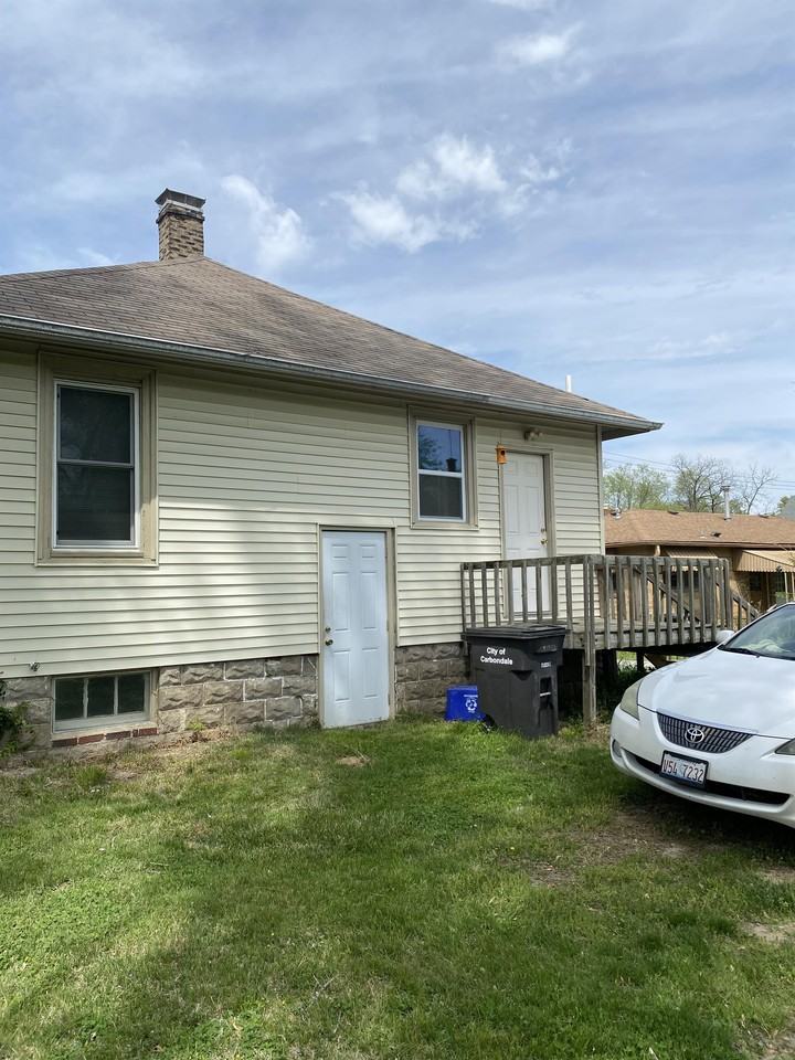 815 W Walnut St #1 - Photo 3 of 12