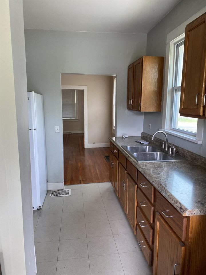 815 W Walnut St #1 - Photo 5 of 12