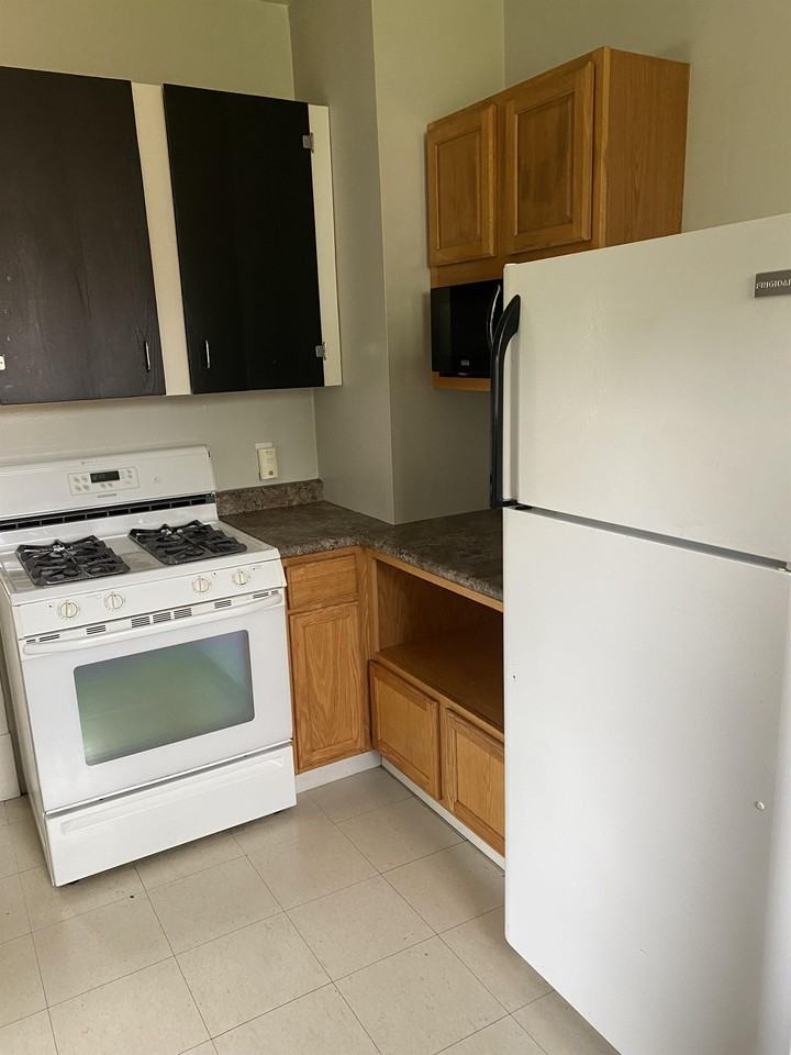 815 W Walnut St #1 - Photo 6 of 12