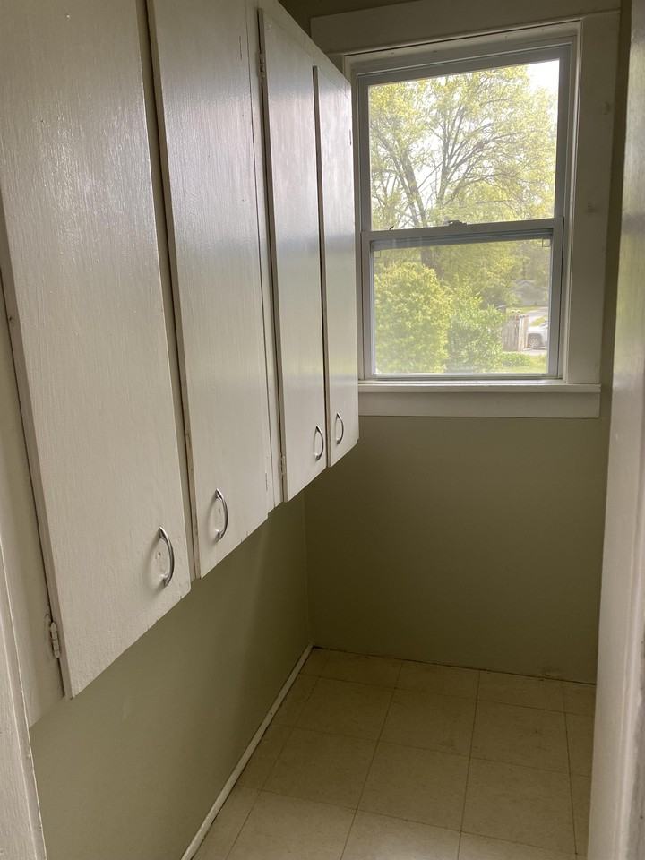 815 W Walnut St #1 - Photo 7 of 12