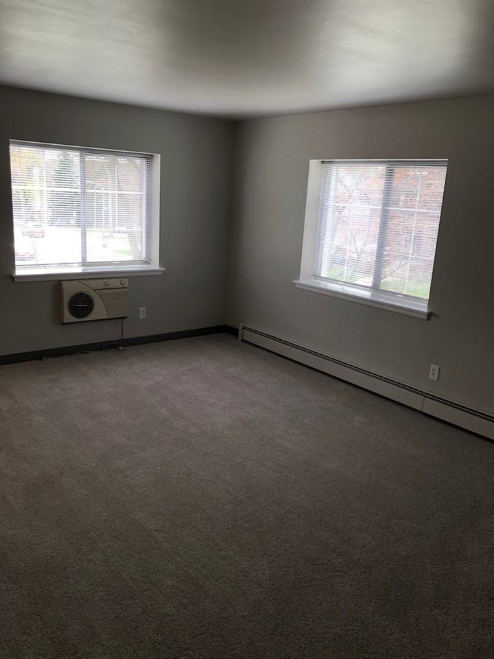 Carriage Court - Photo 5 of 16