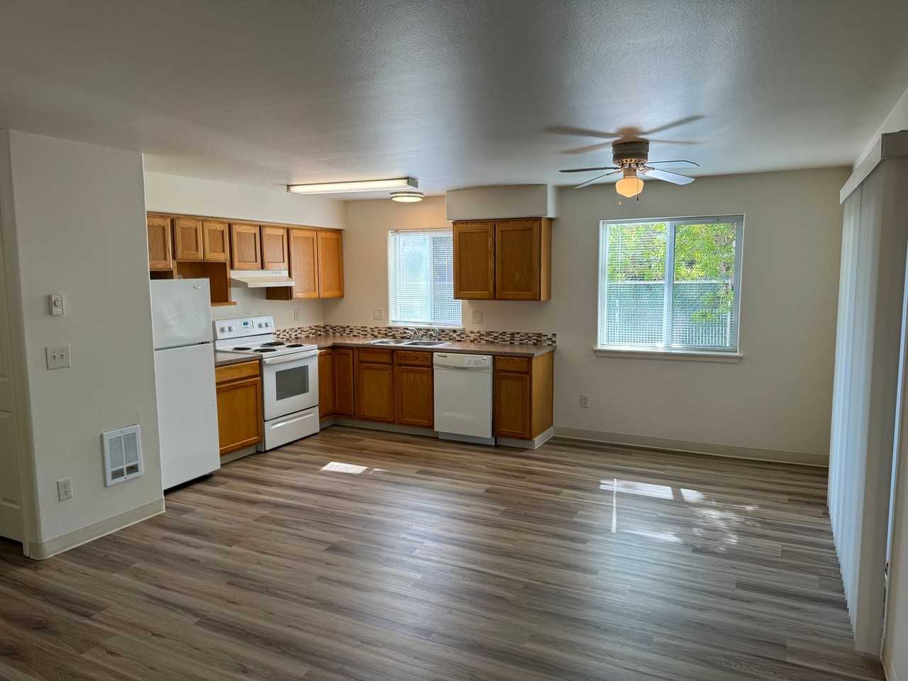 1645 River Rd - Photo 2 of 11