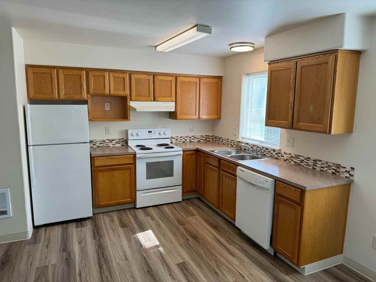 1645 River Rd - Photo 3 of 11