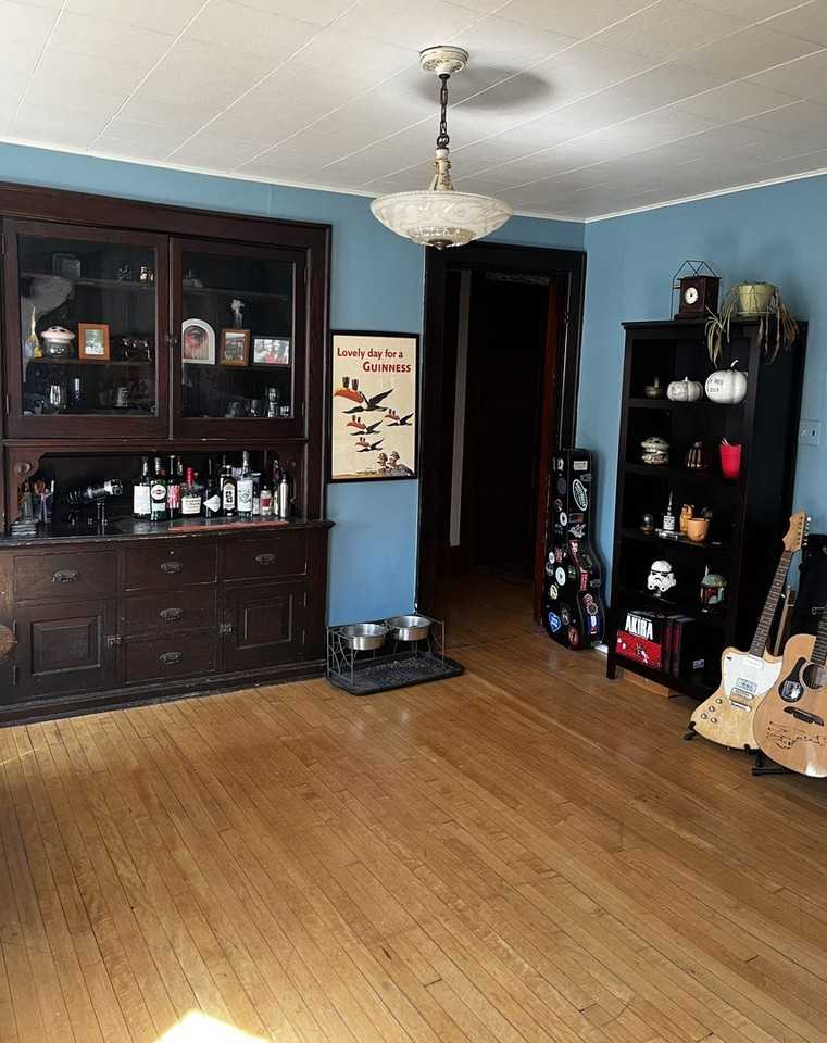 1579 N Warren Ave - Photo 5 of 10