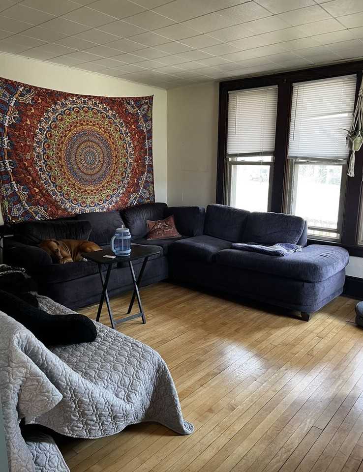 1579 N Warren Ave - Photo 7 of 10