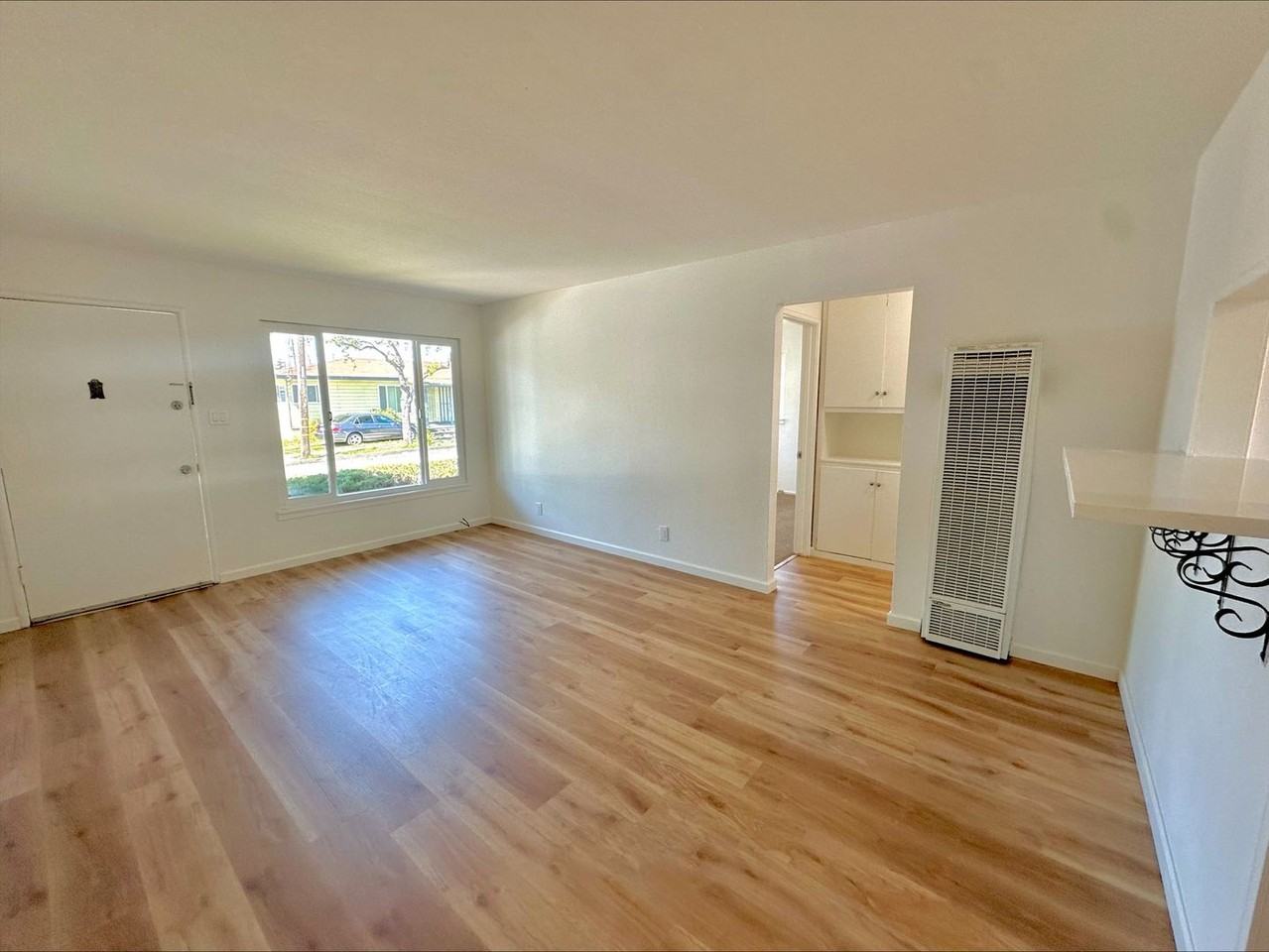 24828 Thomas Ave - Photo 3 of 17