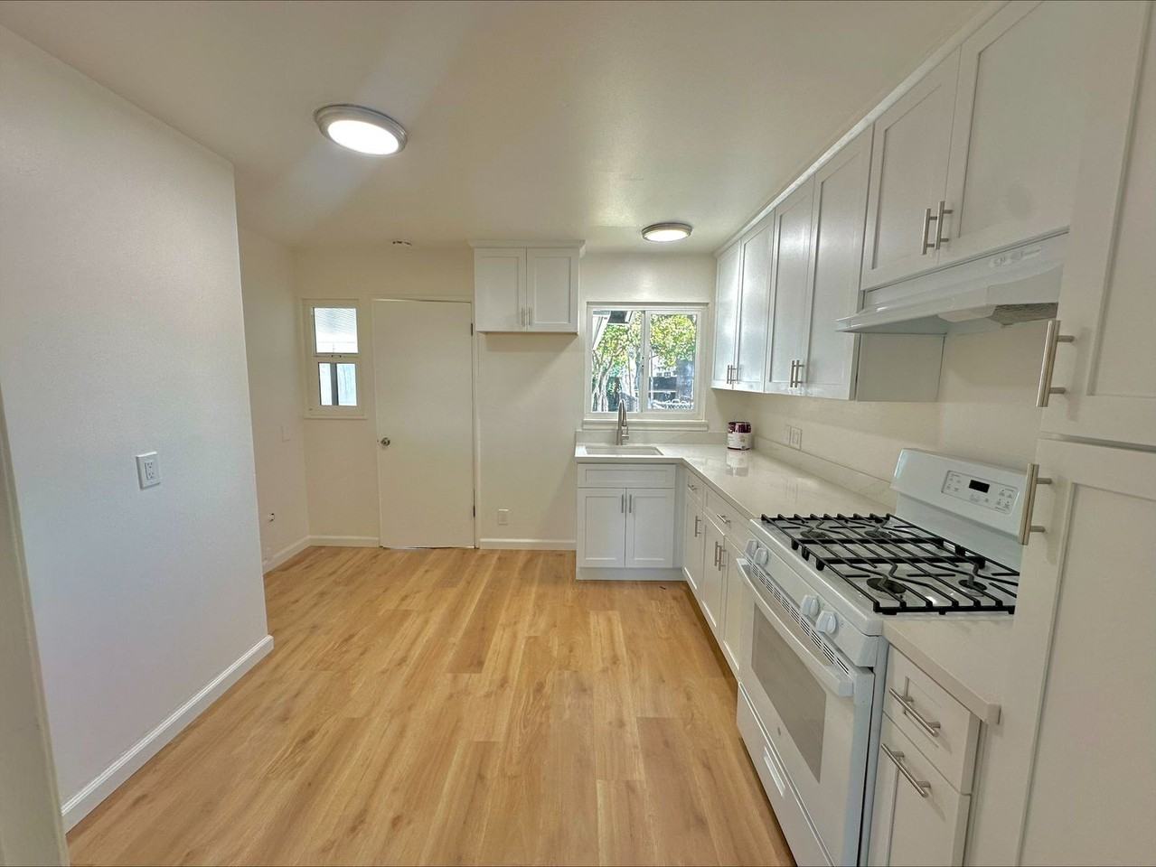 24828 Thomas Ave - Photo 4 of 15