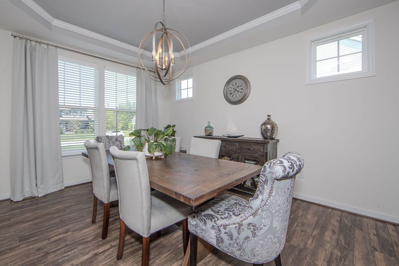 11913 James Overlook Ct - Photo 4 of 47
