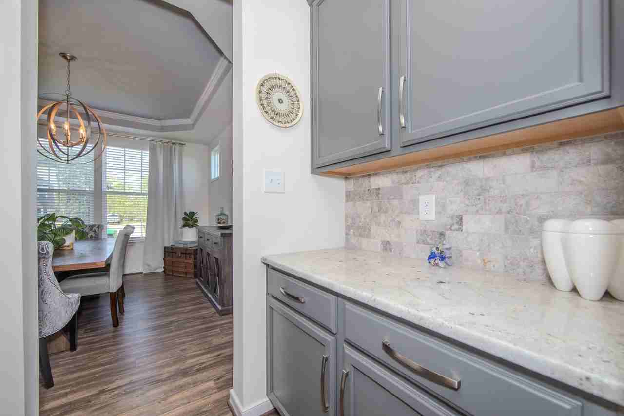 11913 James Overlook Ct - Photo 7 of 47