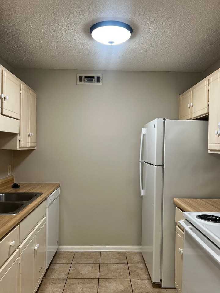 214 Apache Drive - Photo 3 of 18