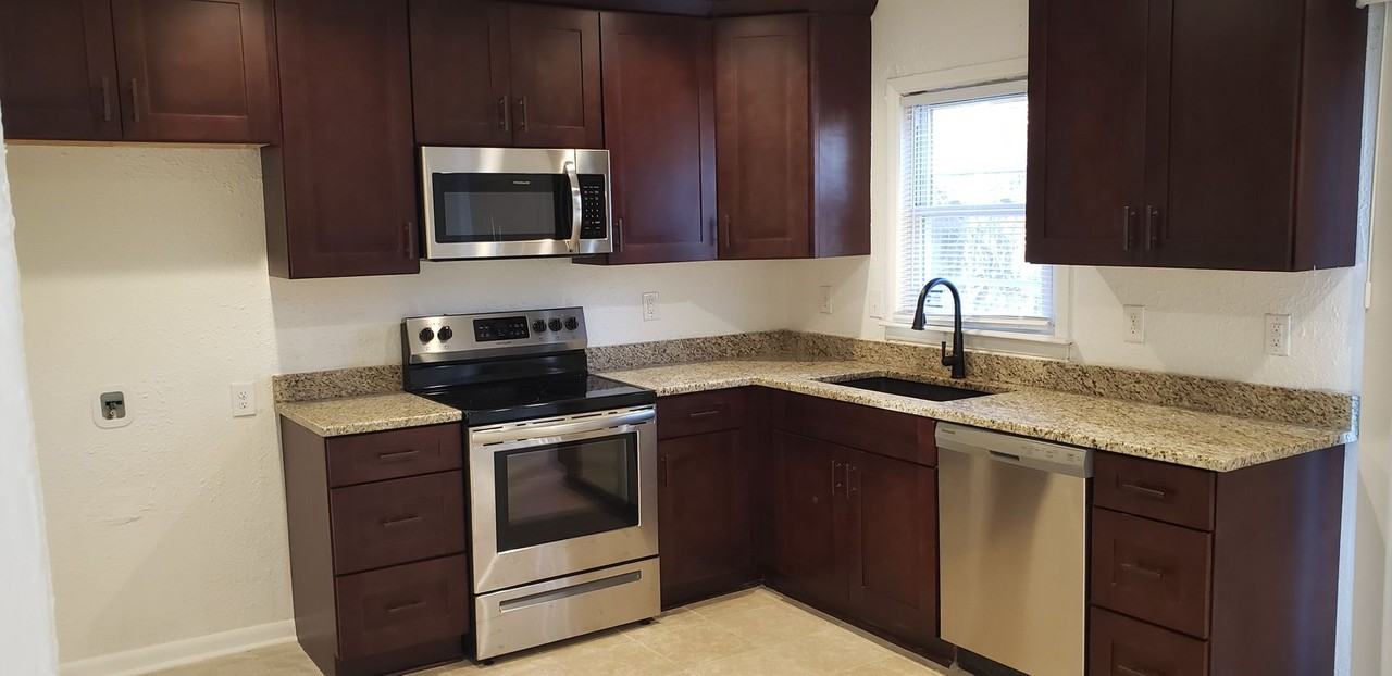 2727 N 61st Ter - Photo 3 of 13