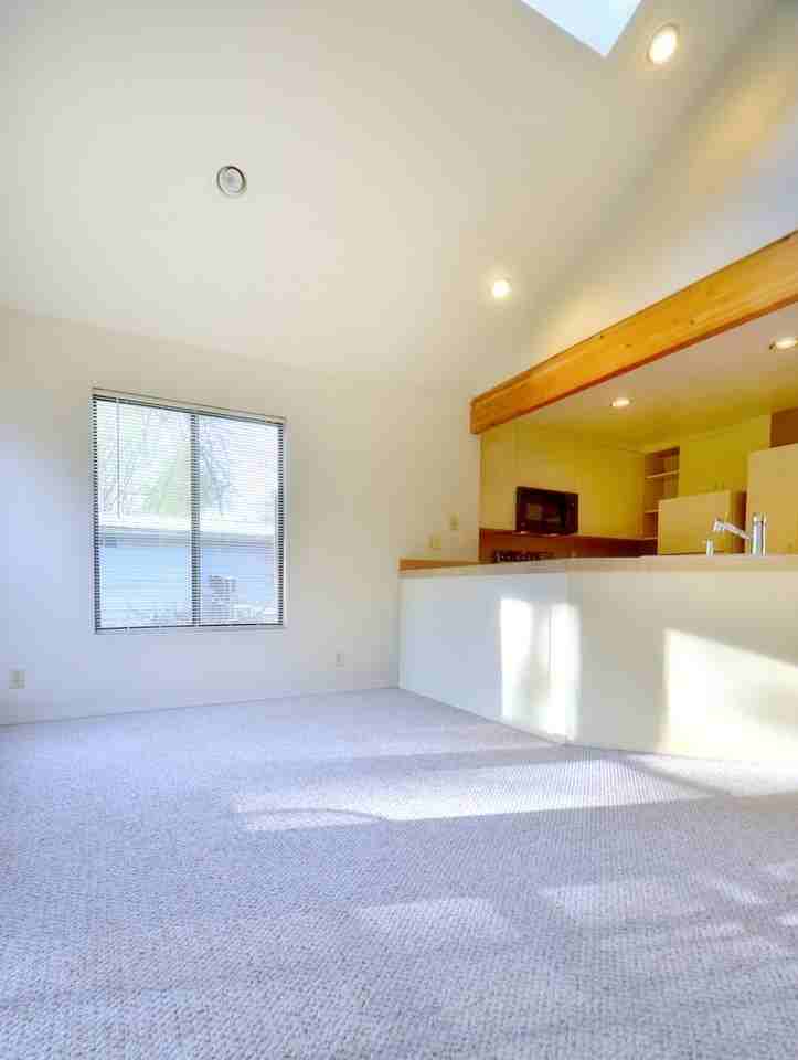 1025 Nw 25th St - Photo 6 of 13