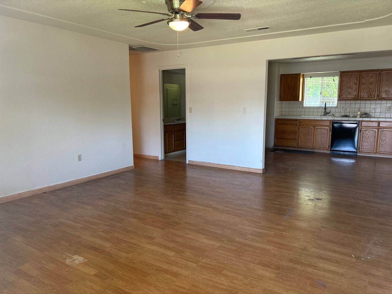 1935 V St - Photo 5 of 14