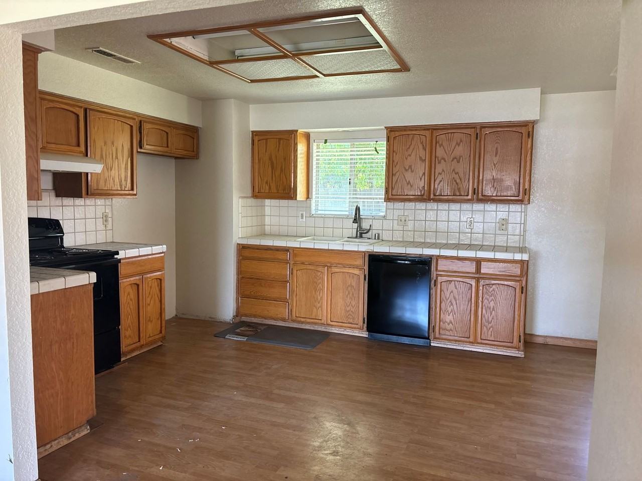 1935 V St - Photo 6 of 14