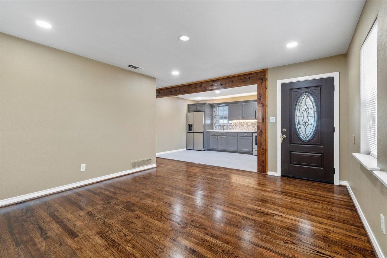 8714 Quinn St - Photo 4 of 35