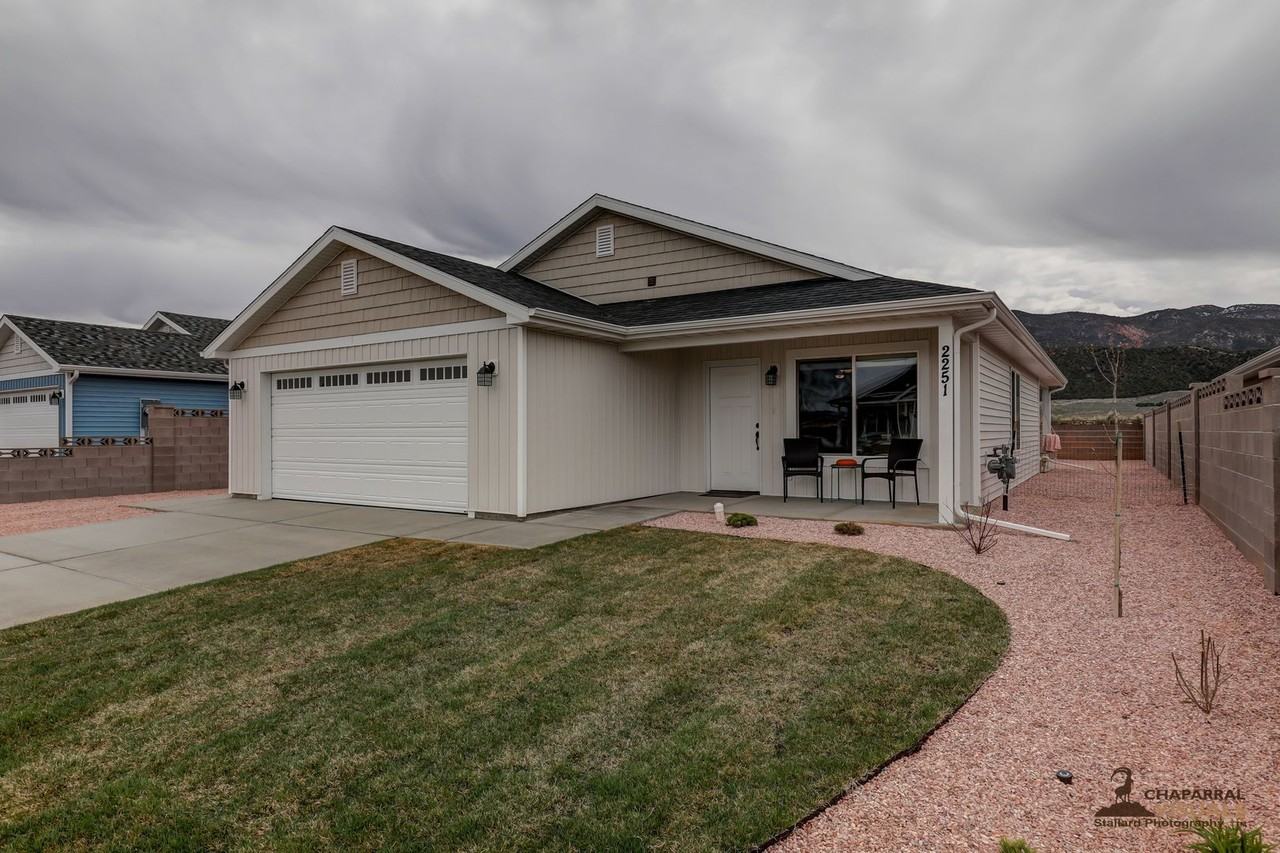 2251 W 475 S - Photo 2 of 24