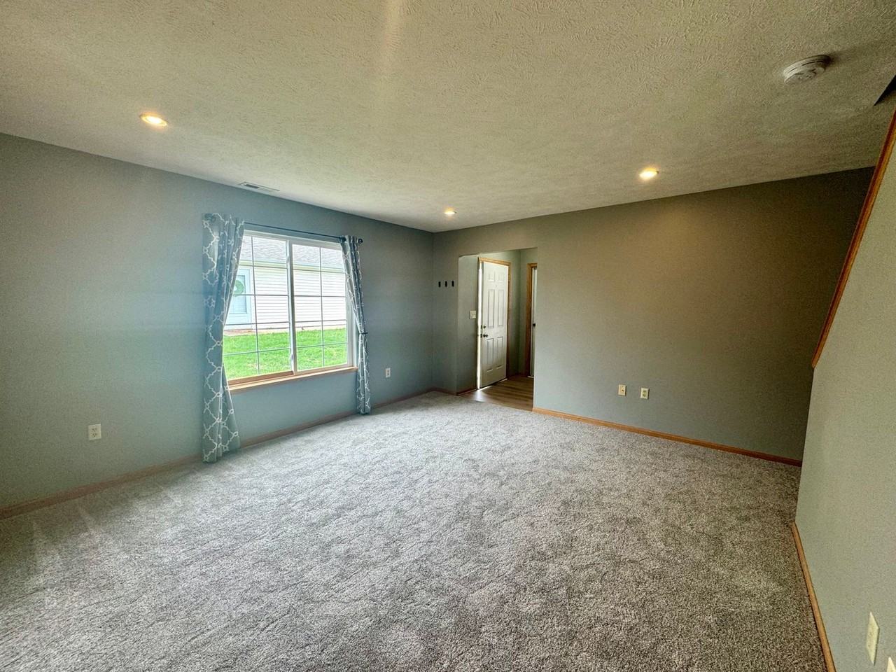 2211 W Todd Ln - Photo 3 of 16