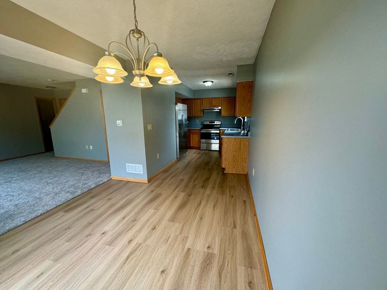 2211 W Todd Ln - Photo 4 of 16
