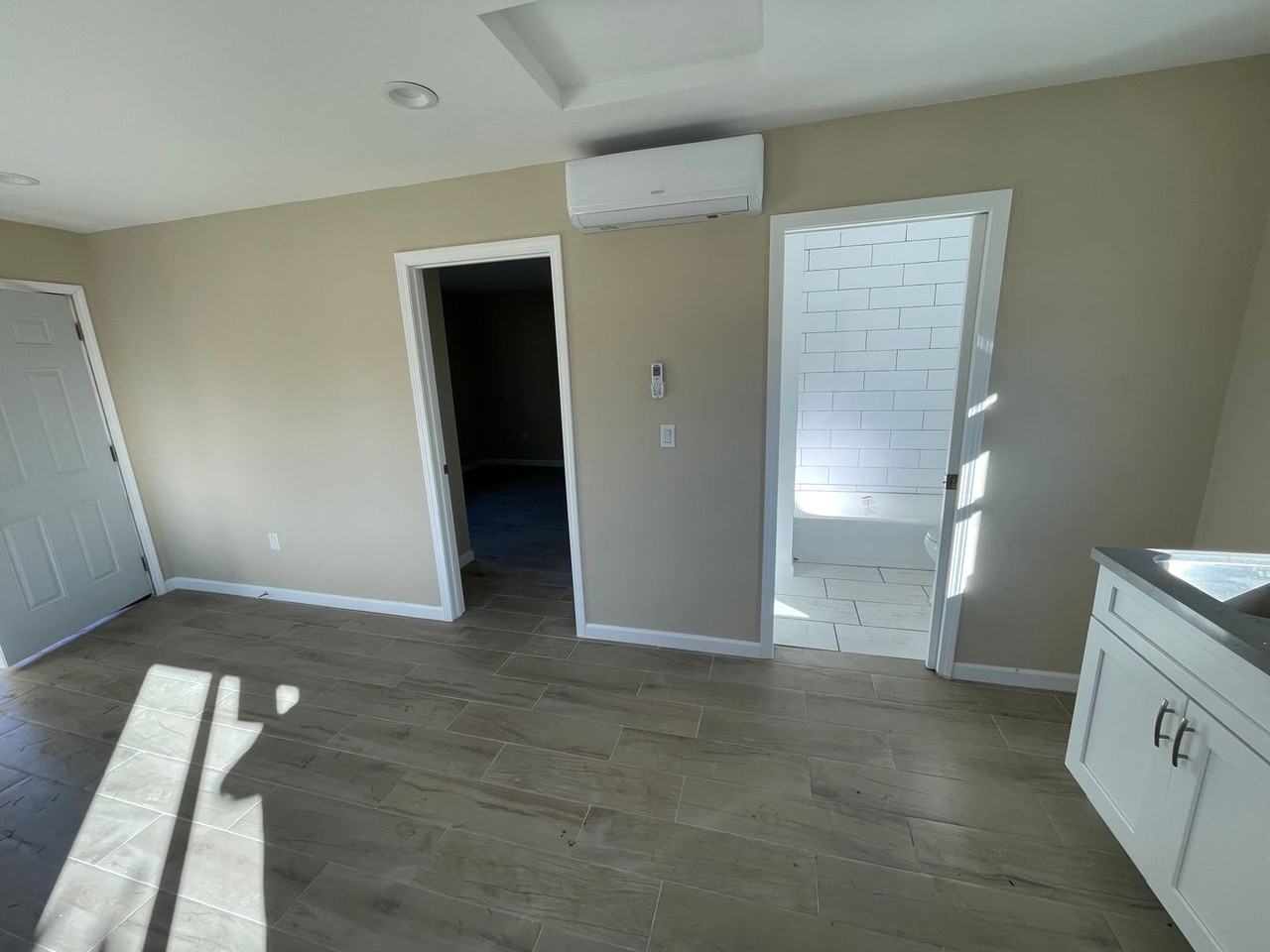 5079 Noble St - Photo 4 of 8