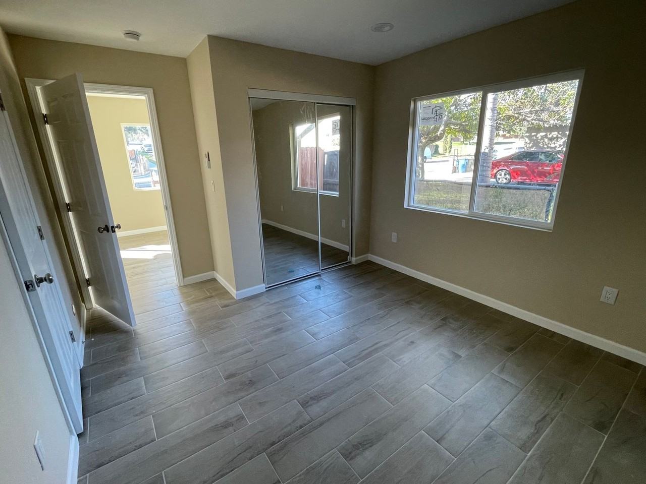 5079 Noble St - Photo 5 of 8