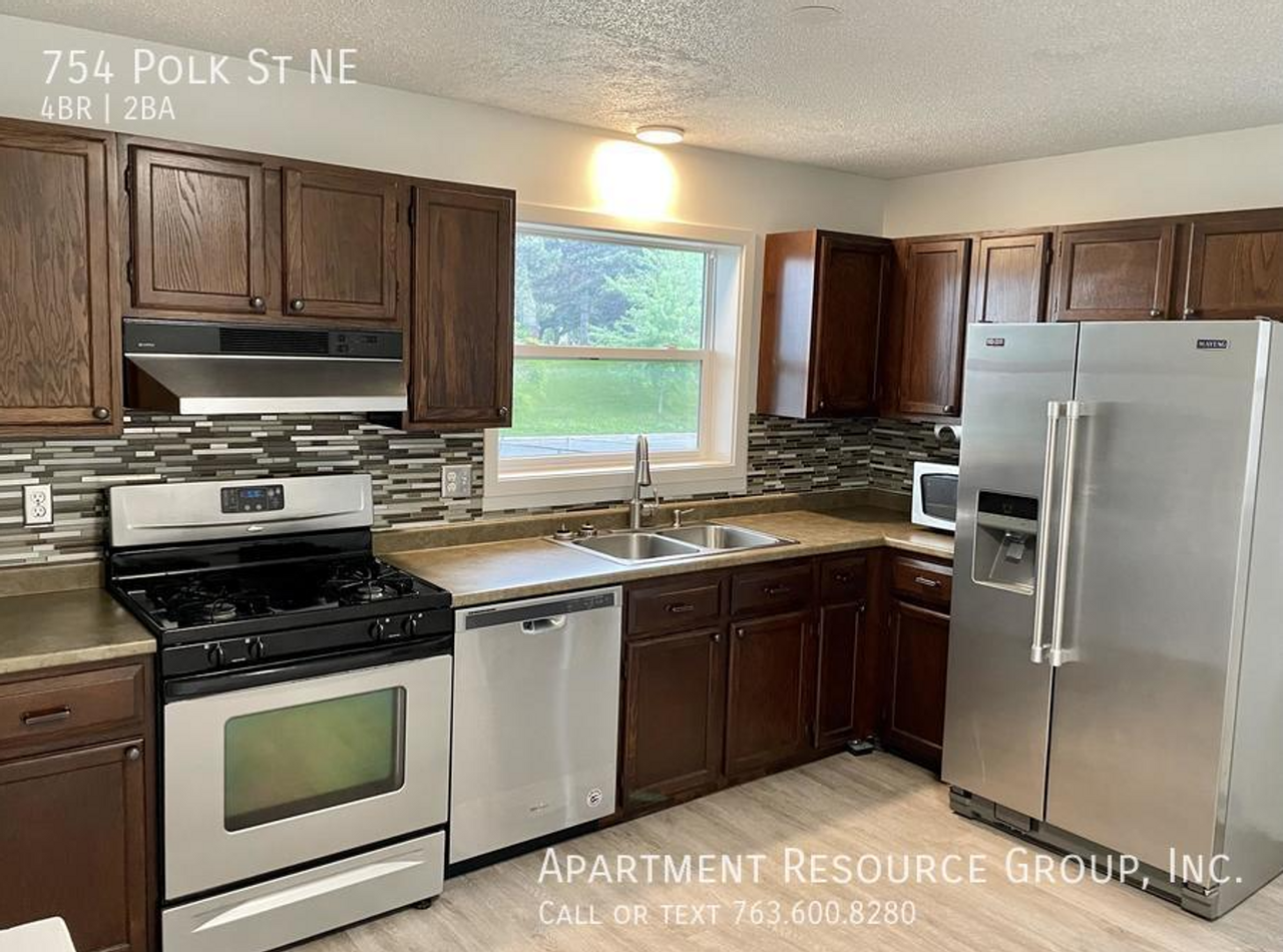 754 Polk St Ne - Photo 2 of 6