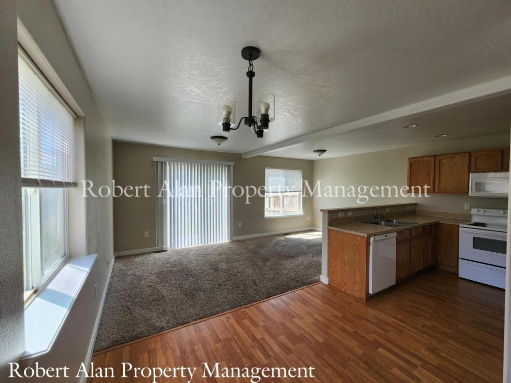 1297 Sw 12th Dr - Photo 3 of 13