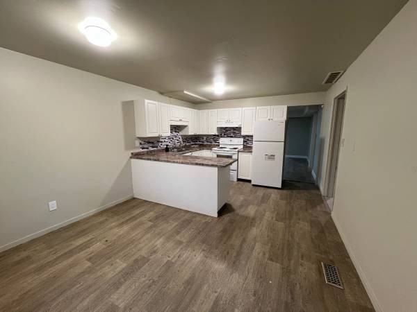 Apartments for Rent In Cloverdale Town Centre, Surrey, BC - Find 25 ...