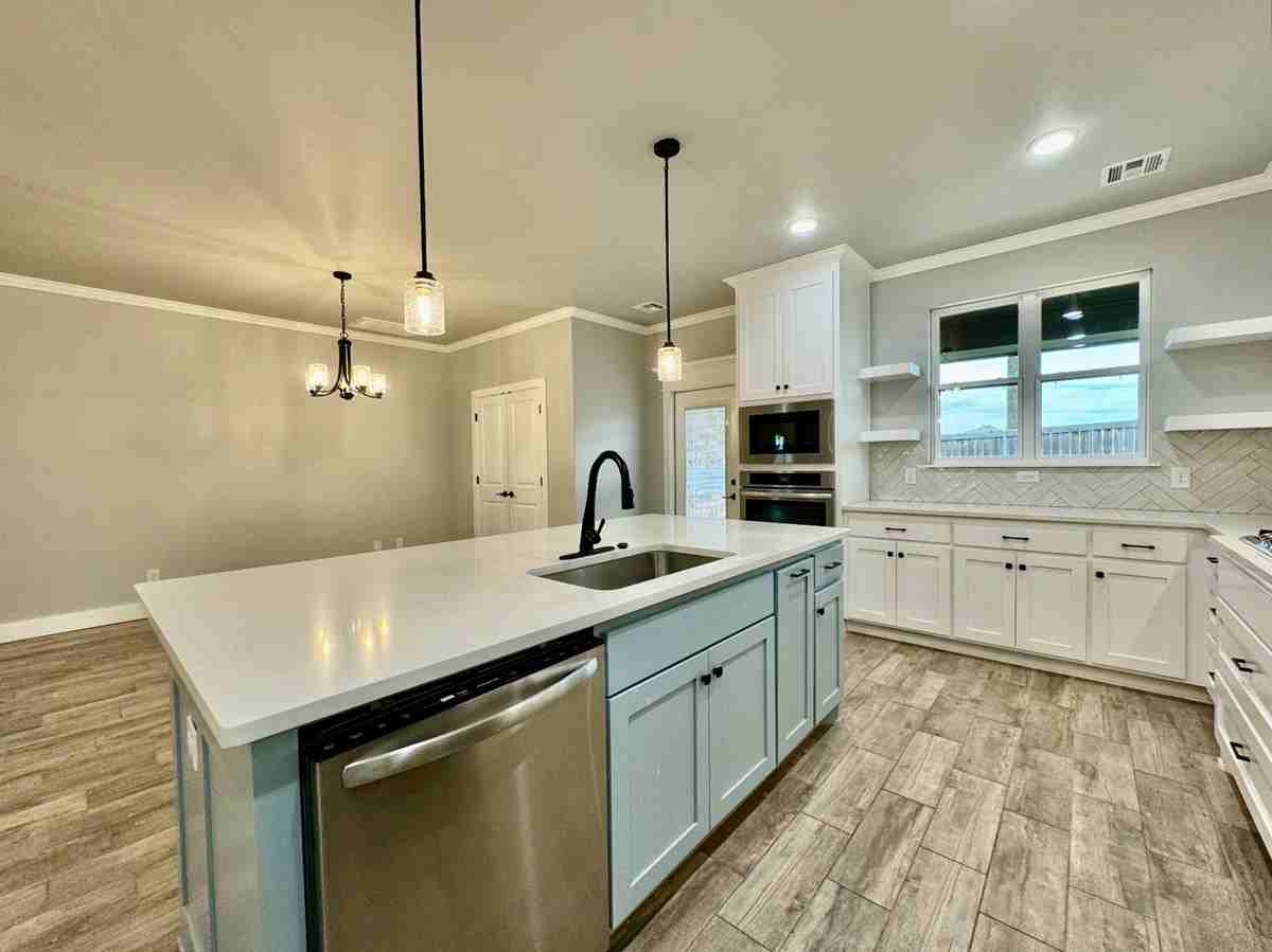 6229 Nw 178th Ter - Photo 4 of 27