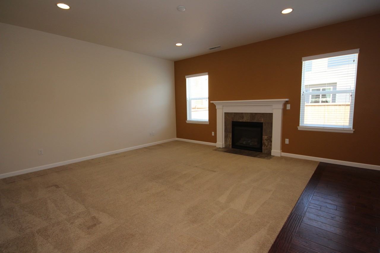 11423 129th St E - Photo 2 of 12