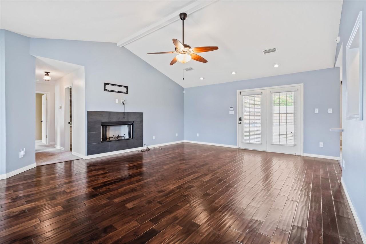3709 Seleste Dr - Photo 3 of 20