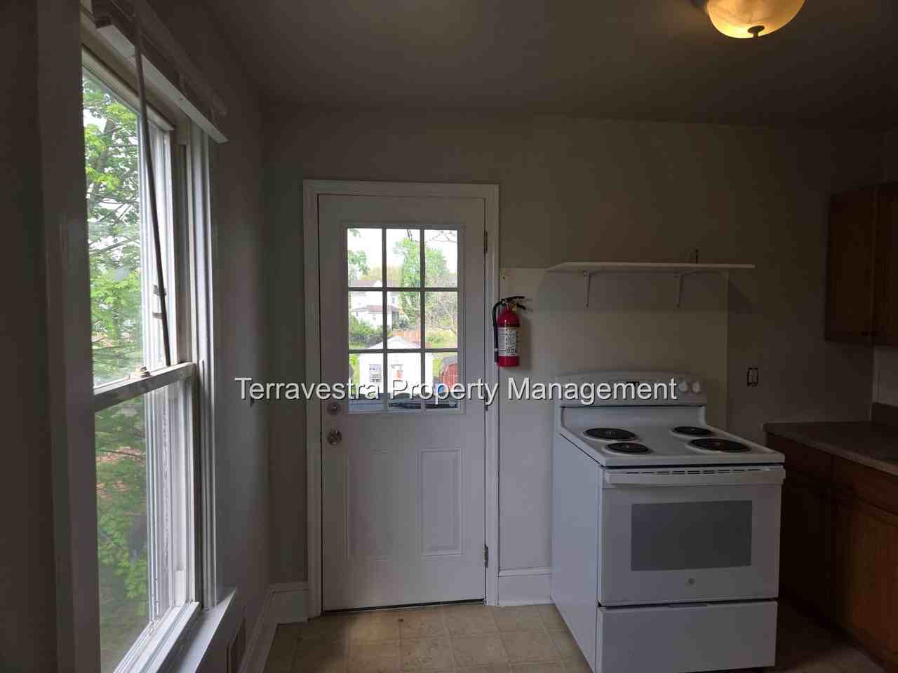 284 Grant St - Photo 3 of 14