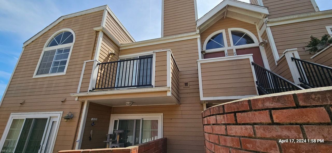 2453 Country Ln - Photo 2 of 32