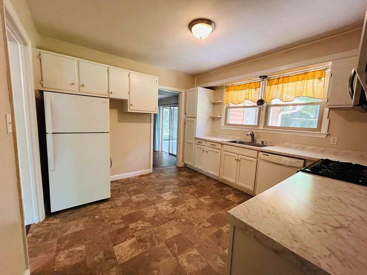 2100 Wingate St - Photo 6 of 24