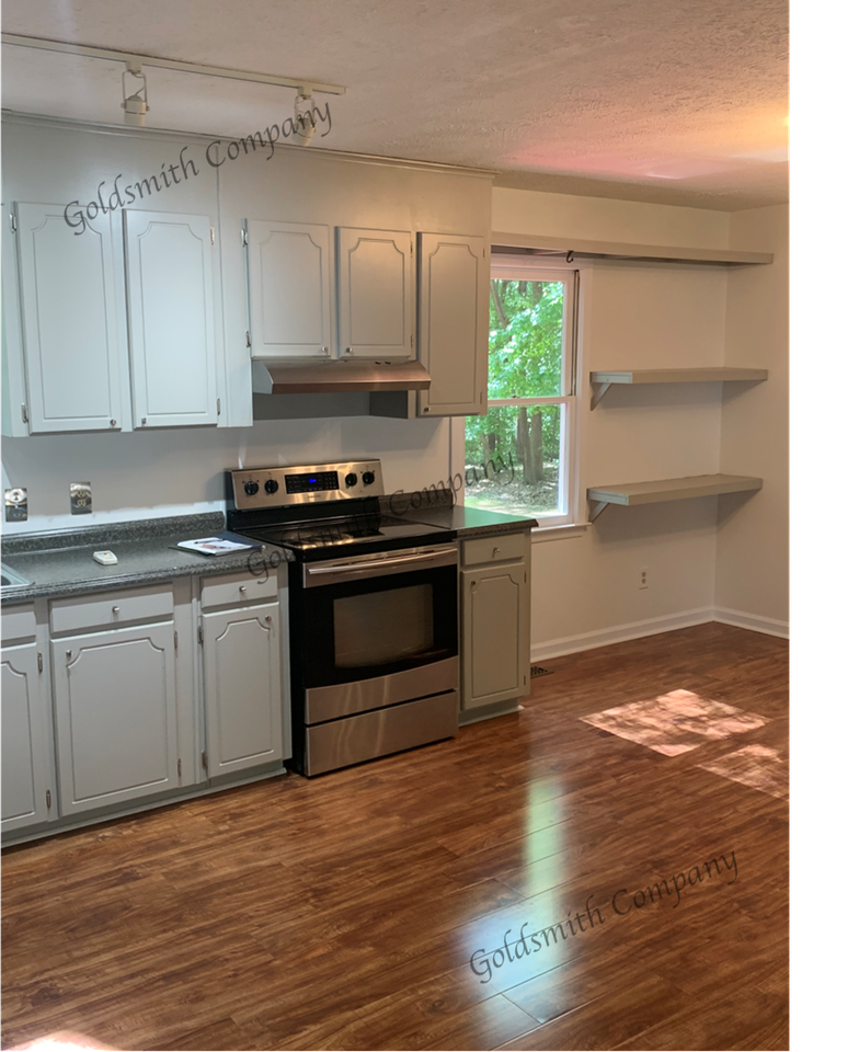 110 Forrest Dr - Photo 3 of 8