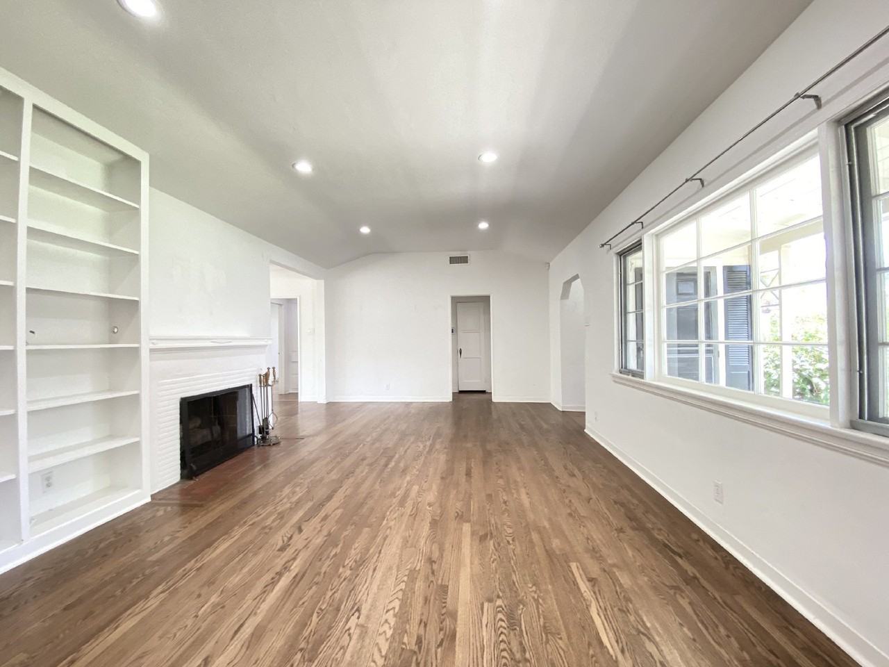 4503 Longridge Ave - Photo 3 of 29