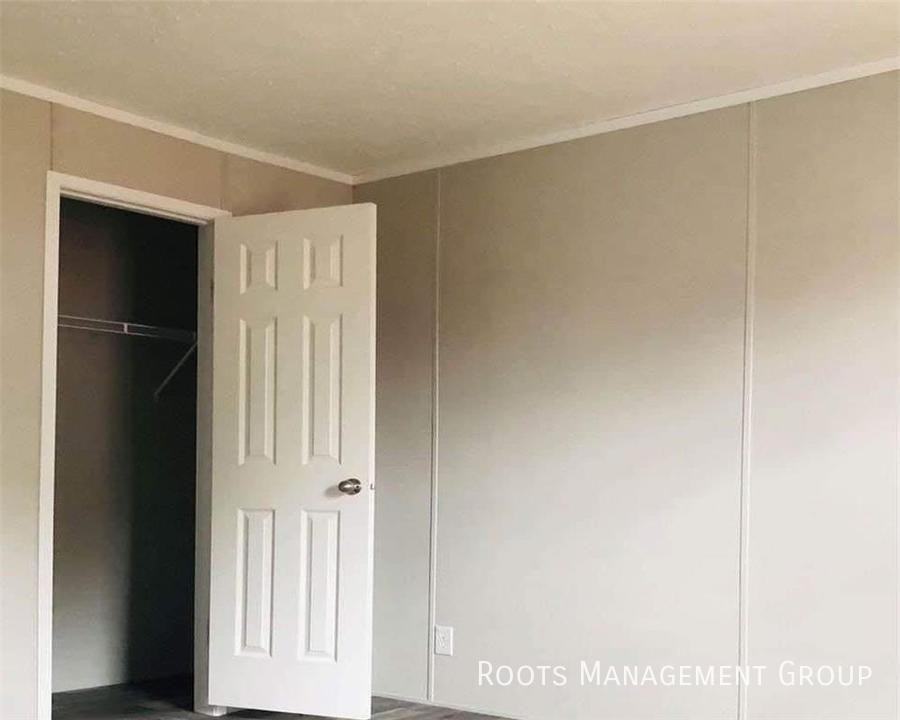 J10 Meadows Ct #J10 - Photo 3 of 9