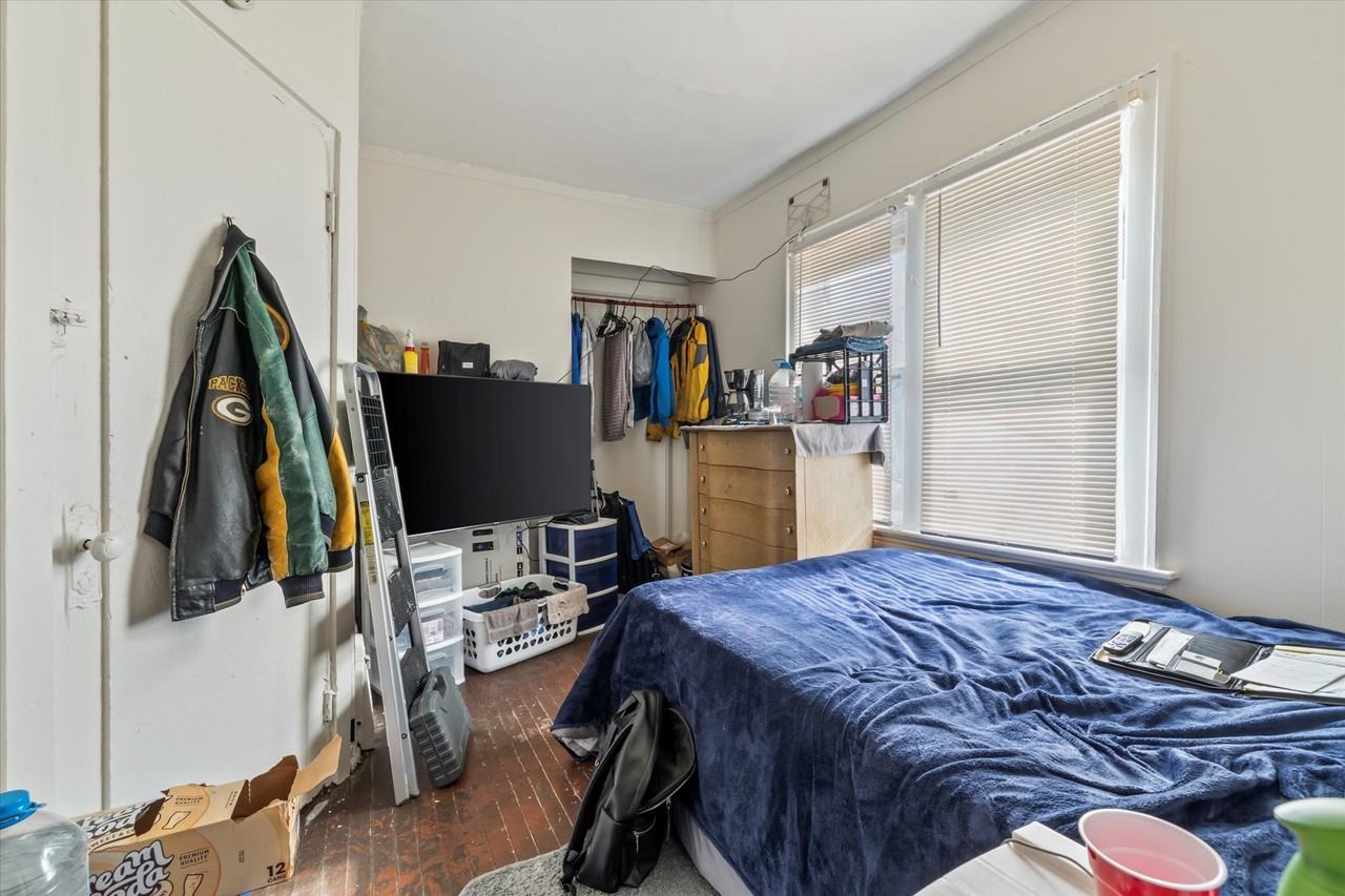 3253 N 11th St - Photo 2 of 14