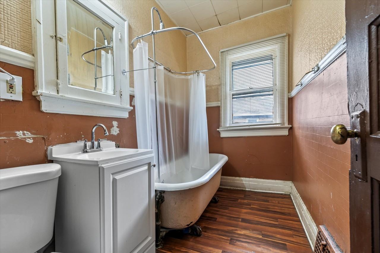 3253 N 11th St - Photo 3 of 14