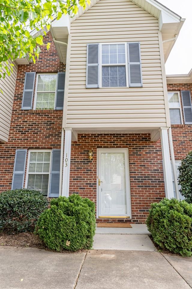 2240 15th Avenue Northeast #103 - Photo 2 of 27