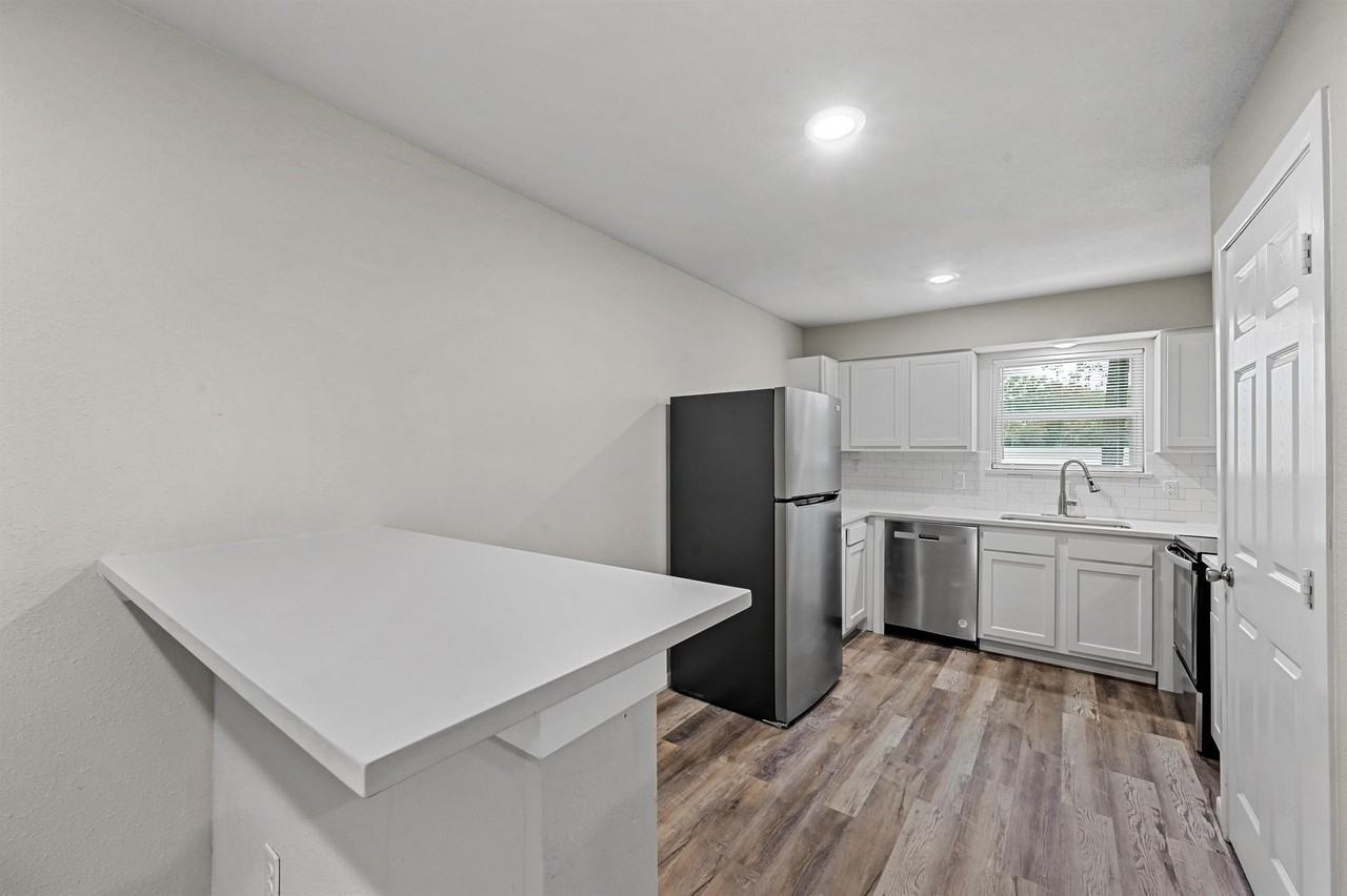 500 N Hwy 75; Van Alstyne 75495 - Photo 2 of 29