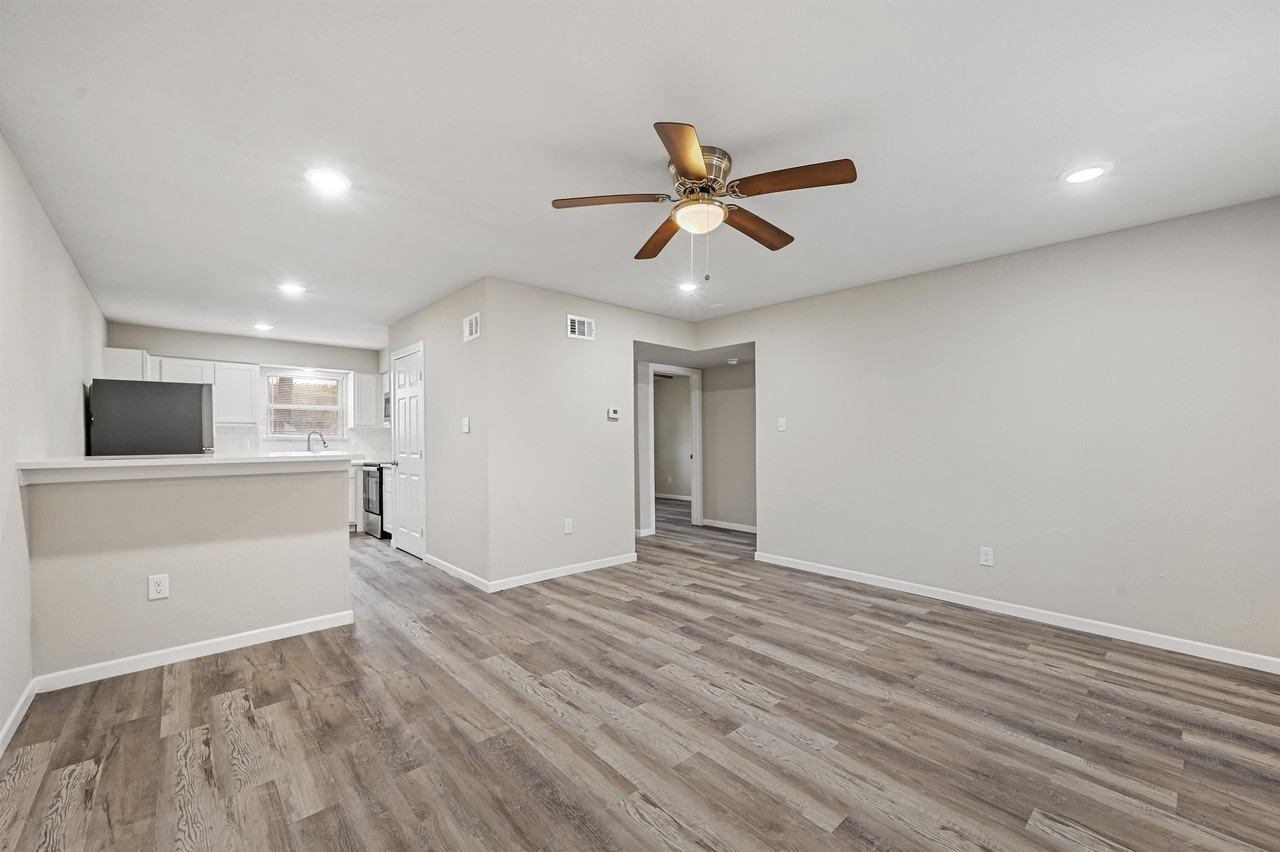 500 N Hwy 75; Van Alstyne 75495 - Photo 3 of 29