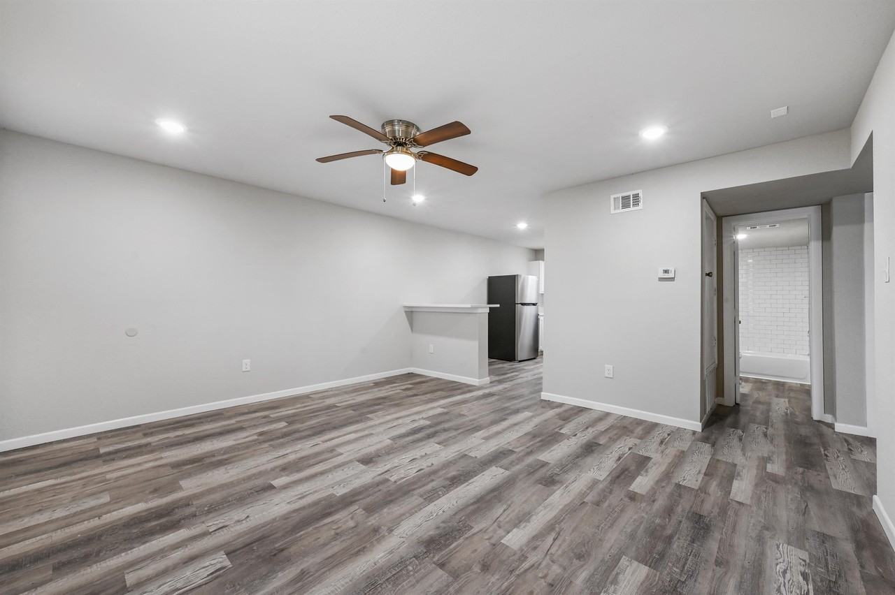 500 N Hwy 75; Van Alstyne 75495 - Photo 4 of 29