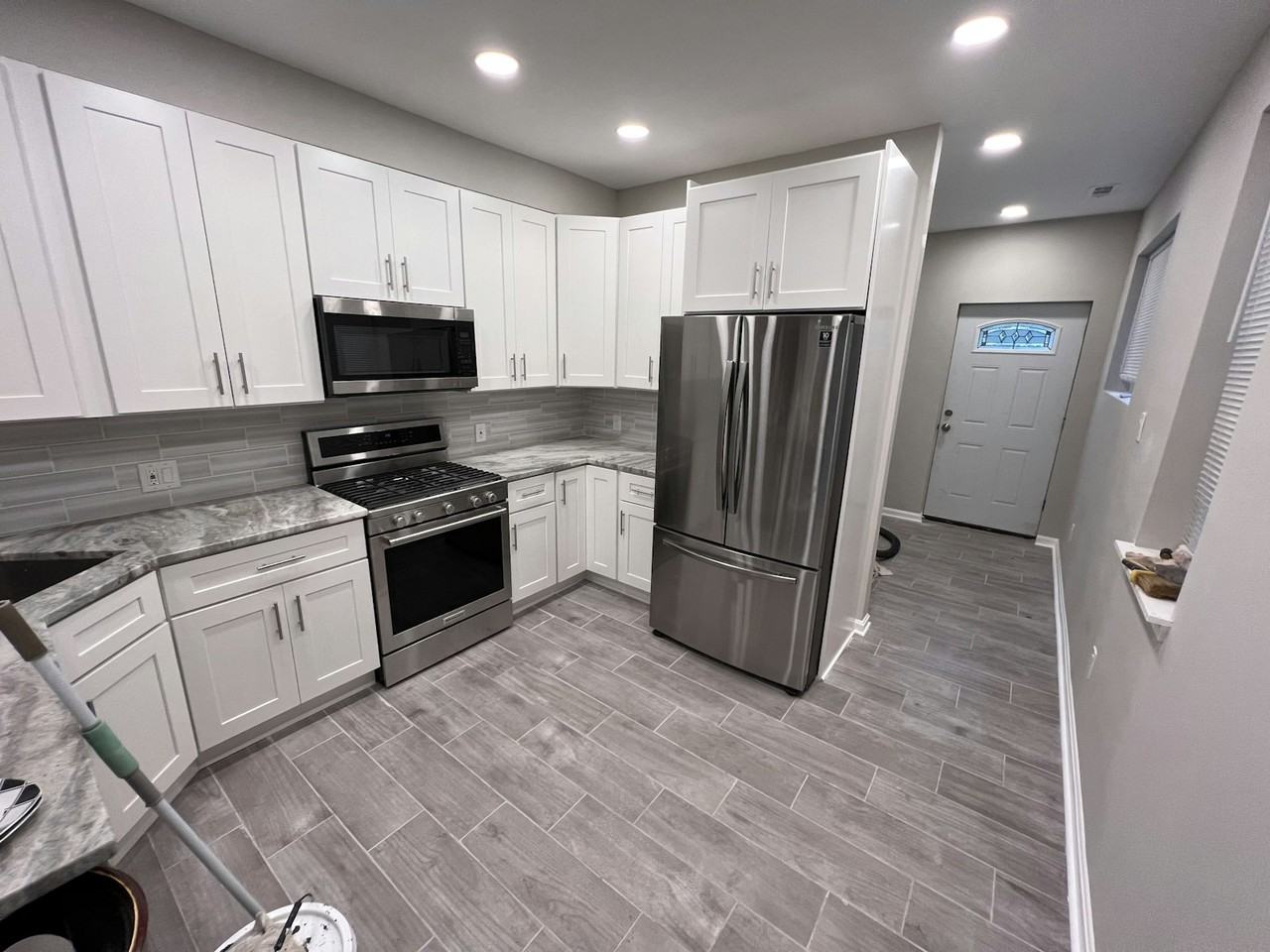 522 Wyanoke Ave - Photo 3 of 18