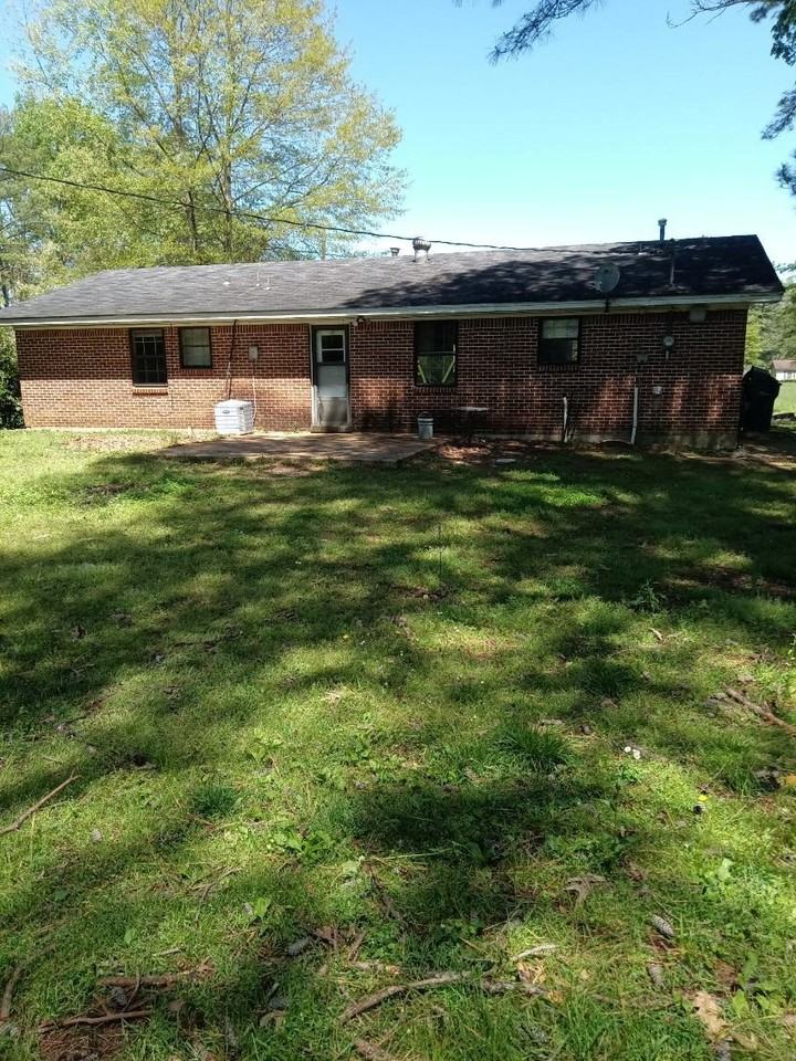 929 Parish Dr - Photo 2 of 4