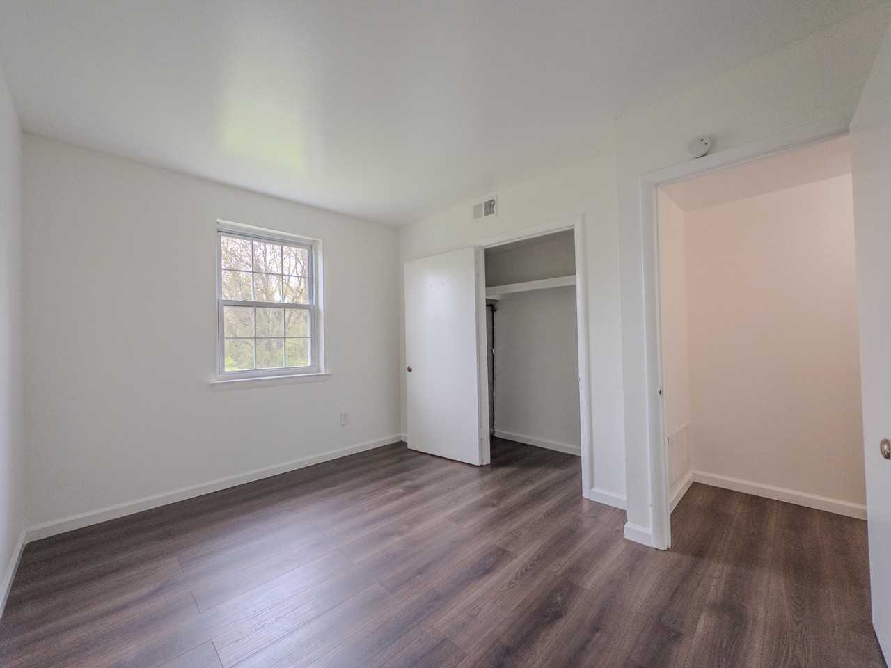 Whiteland Ave Apartments - Photo 2 of 10